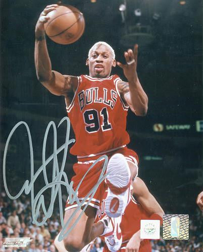 Dennis Rodman Signed 16X20 Photo - Bulls Rebounding