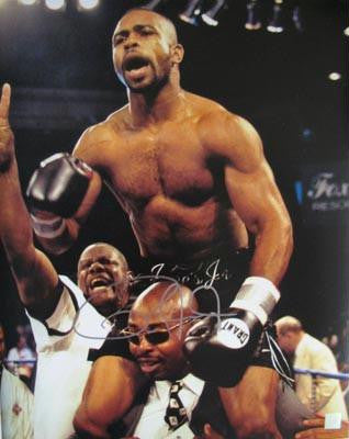 ROY JONES JR SIGNED 16X20 PHOTO - CELEBRATION