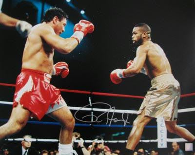 ROY JONES JR SIGNED 16X20 PHOTO - VS VINNY PAZ